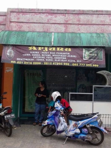 Toko Utama + Ruangan Utama/Tengah